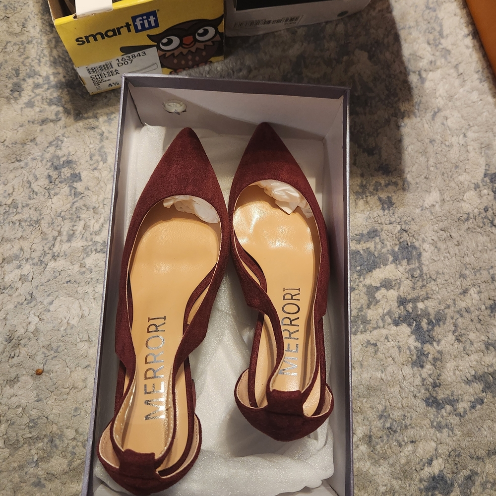 Merrori Women's Pointed Toe Burgundy Suede Flats